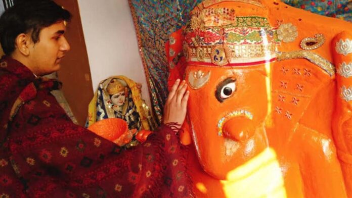 Grand religious events held in Ganesh temples on Guru Pushya festival