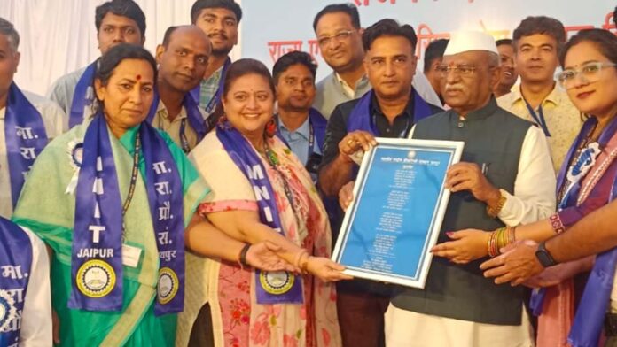 Interaction of the team of Malaviya National Institute of Technology with the Governor