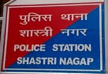 अज्ञात बदमाशों ने कब्र खोद हटाई पट्टियां