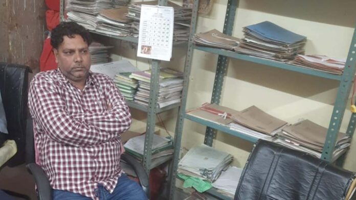 Assistant Statistical Officer of Anuja Nigam arrested taking bribe
