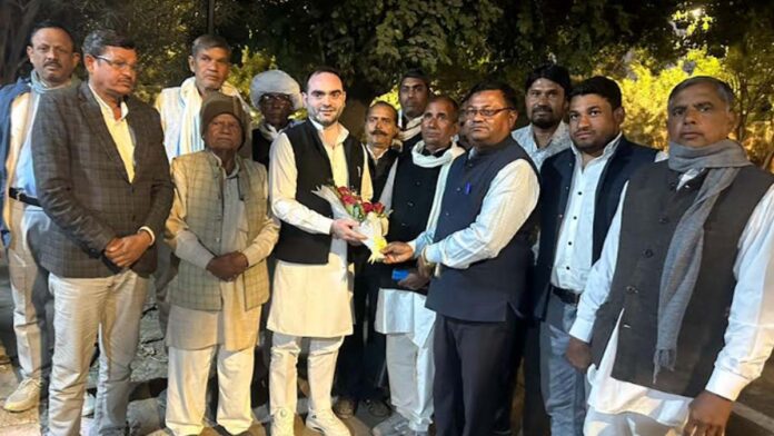 Congress workers and social workers celebrated the birthday of Rajasthan Congress OBC Committee State Coordinator Sagar Mawar Congress workers and social workers celebrated the birthday of Rajasthan Congress OBC Committee State Coordinator Sagar Mawar