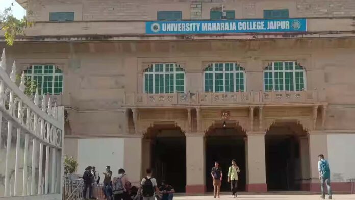 maharaja Basic Life Support training given to 300 children by lecturers of University Maharaja College, Jaipur