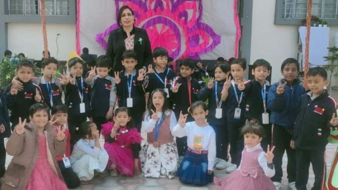 prat In the three-day sports-day competition, the winning students were honoured with medals