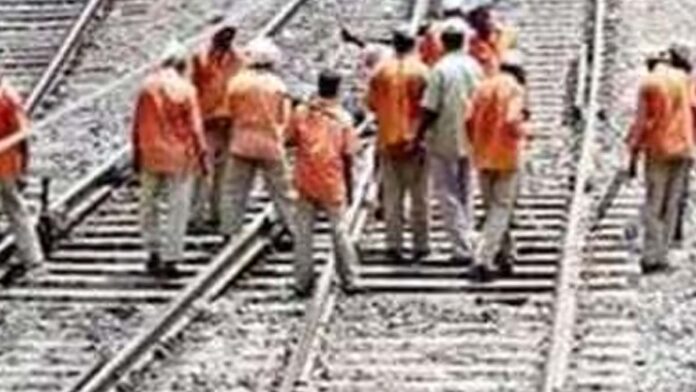 rail k There will be a demonstration on January 8 regarding various pending demands of railway employees