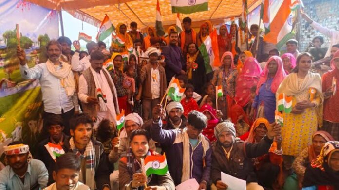 Nomads and semi-nomads gathered from across the state