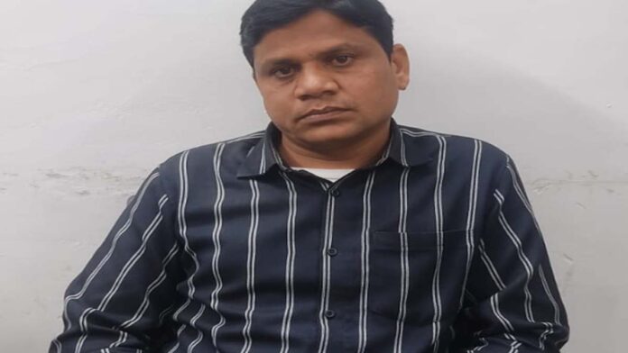 Gram Vikas Adhikari arrested taking bribe