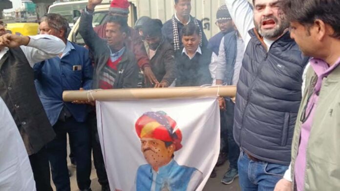 Mali Saini Mahasabha Rajasthan burnt the effigy of MLA Gopal Sharma