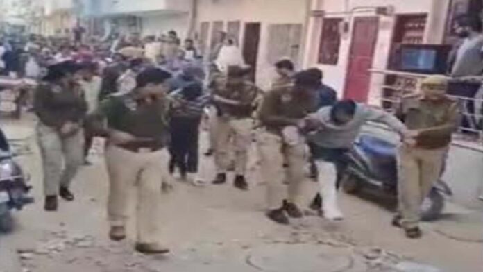 Police paraded the criminals caught in robbery and murder cases