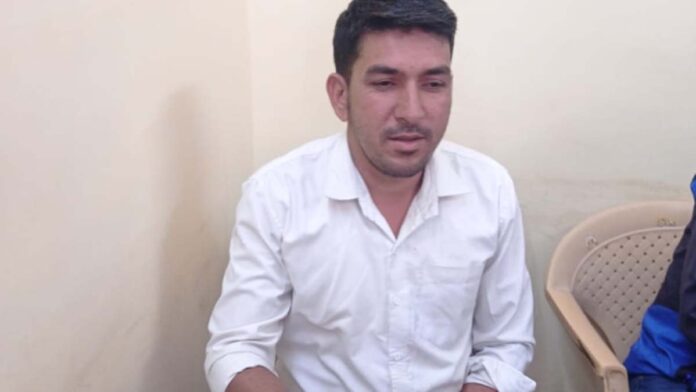 Broker arrested for taking bribe in the name of Tehsildar and Reader