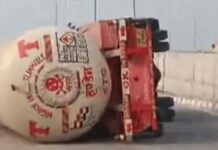 केमिकल टैंकर पलटने से गैस रिसाव