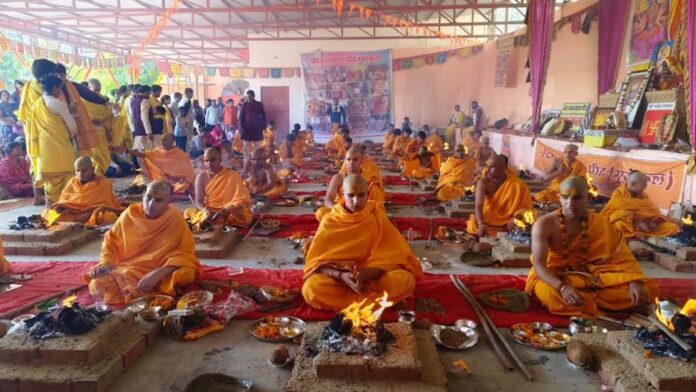 Yagyopaveet Sanskar of 50 Brahmin boys was held in Ganeshji temple of Shri Nahar
