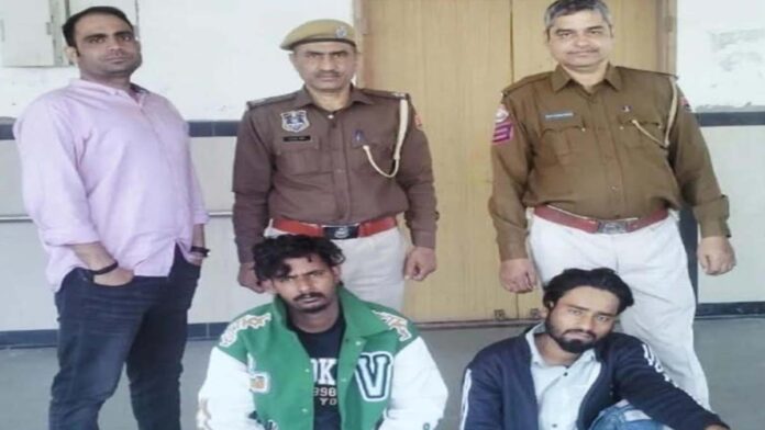 Two vicious criminals who snatched purses from passersby and fled were arrested
