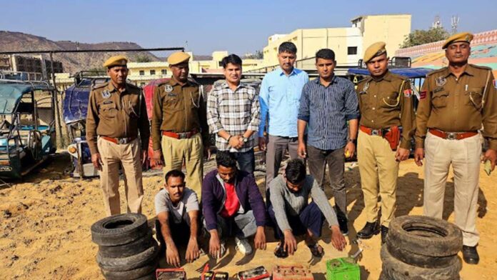 Gang involved in stealing three wheelers and two wheelers busted