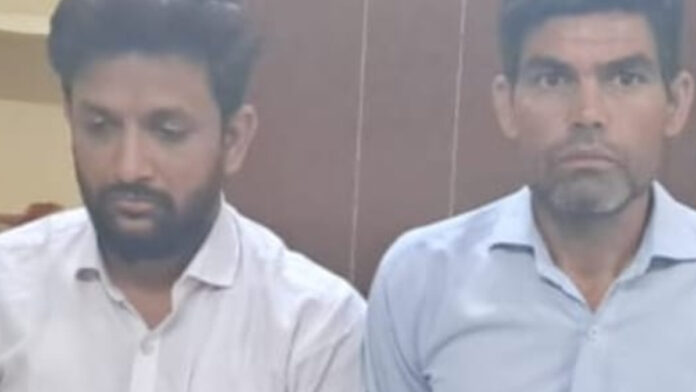 Subdivision office senior assistant (reader) and broker arrested taking bribe
