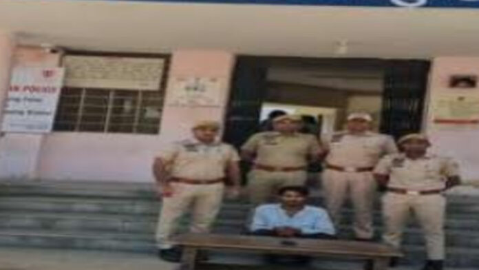 Two clever mobile snatchers were caught by the police