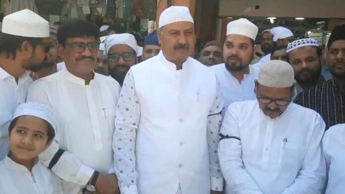 Muslim community staged a peaceful protest by tying black bands during Jummatul Vida prayers