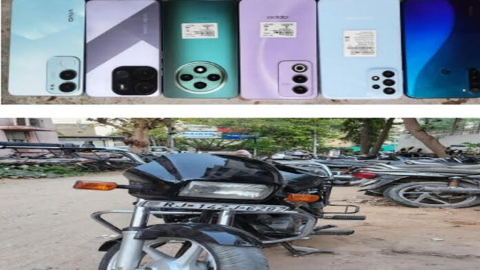 A juvenile offender who snatched mobile phones from passersby has been arrested