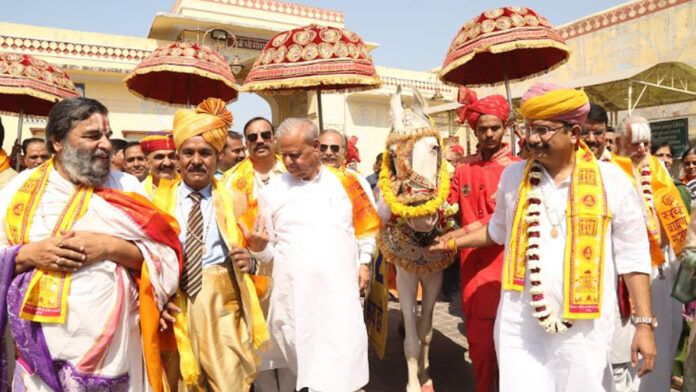 Horses set out to circumambulate the city to give a grand welcome to the New Year