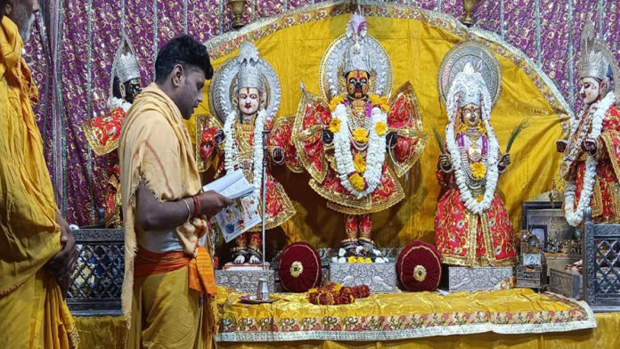 King Ramchandra Ji heard the New Year Almanac and asked the priests about the New Year 2082 for his subjects.