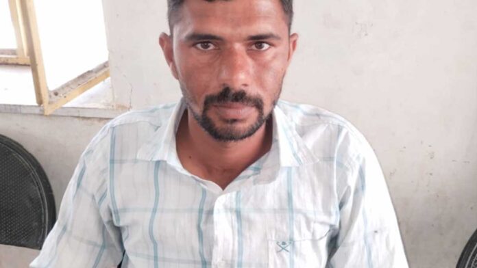 Technician of Vidyut Vitran Nigam Limited arrested while taking bribe of Rs. 14 thousand