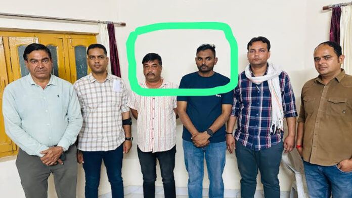 Regional Forest Officer and Forest Guard arrested taking bribe
