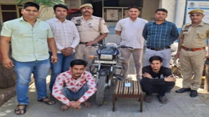 Police arrested two criminals of the mobile snatching gang