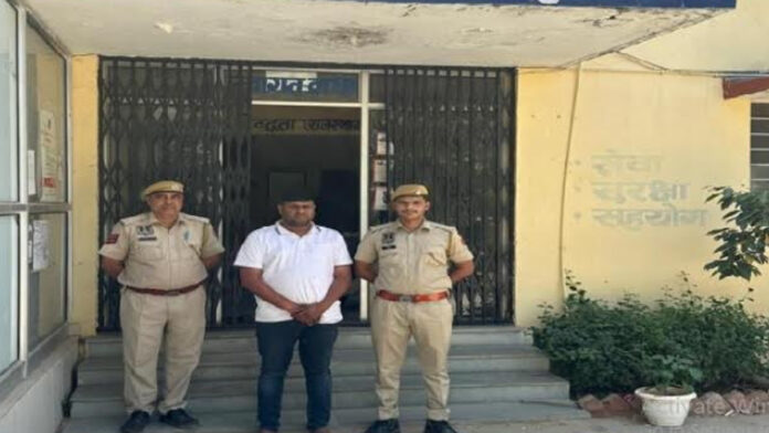 The thug who duped businessmen of lakhs of rupees was caught by the police