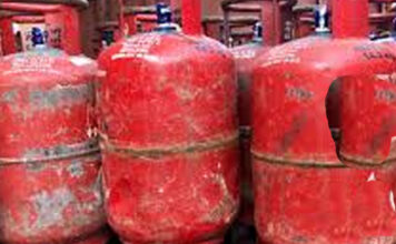 गैस सिलेंडर कीमत बढ़ोतरी के विरोध में कांग्रेस का 12-13 मार्च को प्रदेशभर में प्रदर्शन The miscreants came on a bike and entered the house and stole the gas cylinder in broad daylight