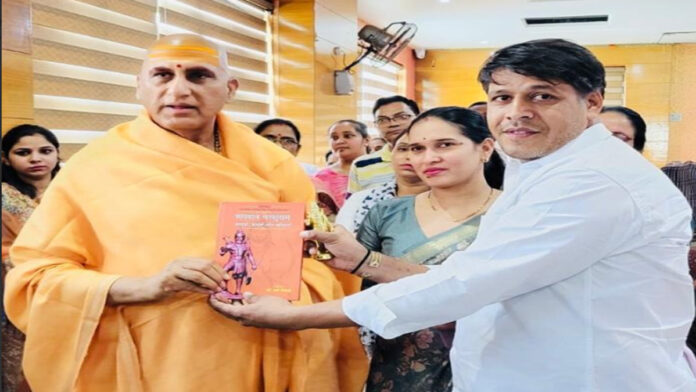 National in-charge of Photoespec Pyare Lal met Swami Avdheshanand Giri