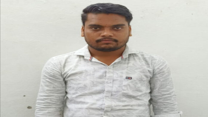 ACB caught a Patwari taking a bribe of Rs. 1,500
