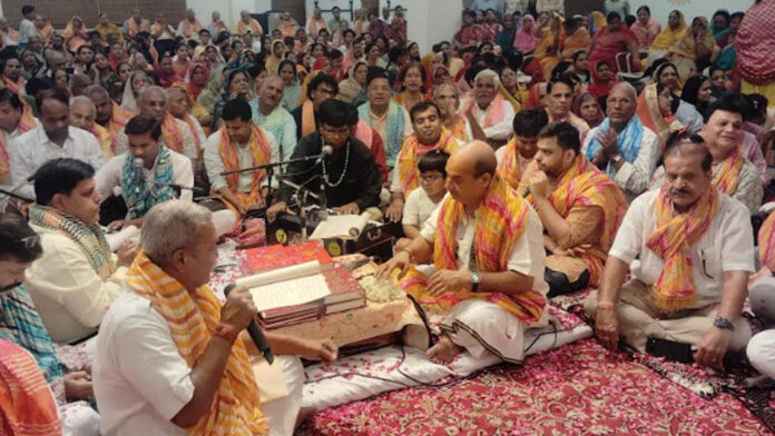 Thakur ji's Phool Bangla tableau decorated in Brij Villa