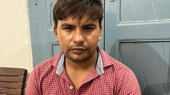 Patwari arrested taking bribe of thirty thousand rupees