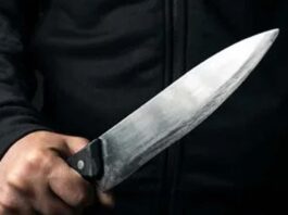 घर में घुसकर रिटायर्ड कर्मचारी से लूट: विरोध करने पर चाकू से हमला