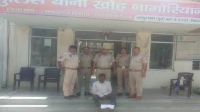 A smuggler arrested with illegal drug smack worth Rs 1 crore 6 lakh