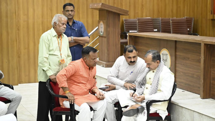 BJP state president Madan Rathod met public representatives and workers