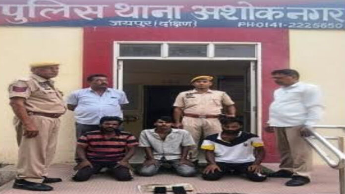 Three thieves of mobile theft gang arrested