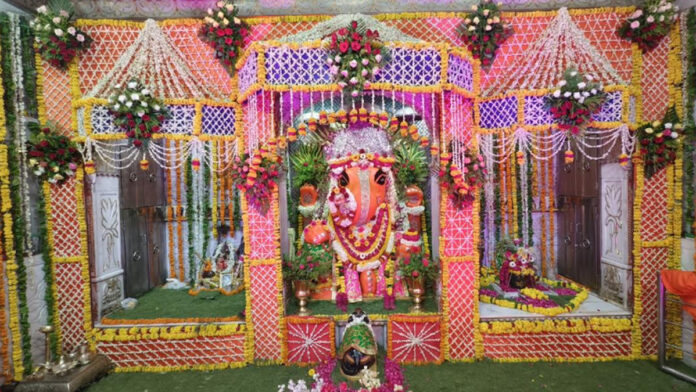 Bhajan evening organized along with Phool Bangla festival at Shri Nahar's Ganeshji temple