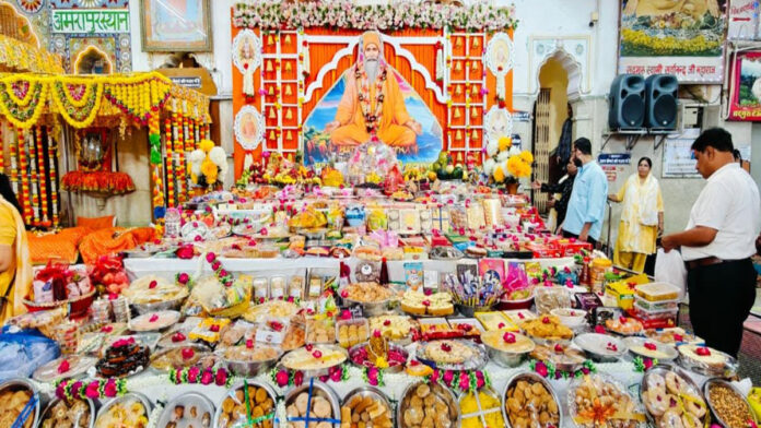The children made the Guru's image come true through painting