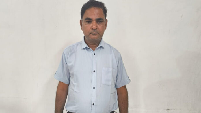 Patwari arrested while taking 17 thousand rupees