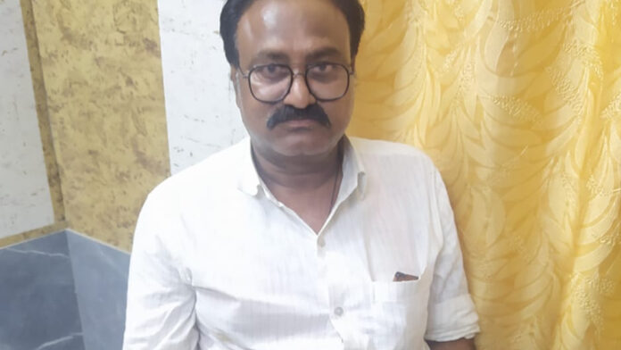 Assistant employee, recent sanitation inspector arrested taking bribe