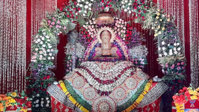 Devotees danced in the court of Shri Shyam