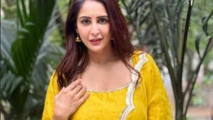 Actress Chahat Khanna adopted Ayurveda