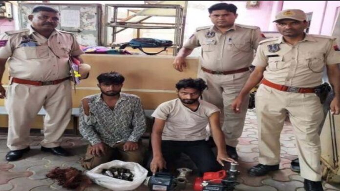 The miscreant came as a customer and stole jewelry worth lakhs of rupees by evading the eyes