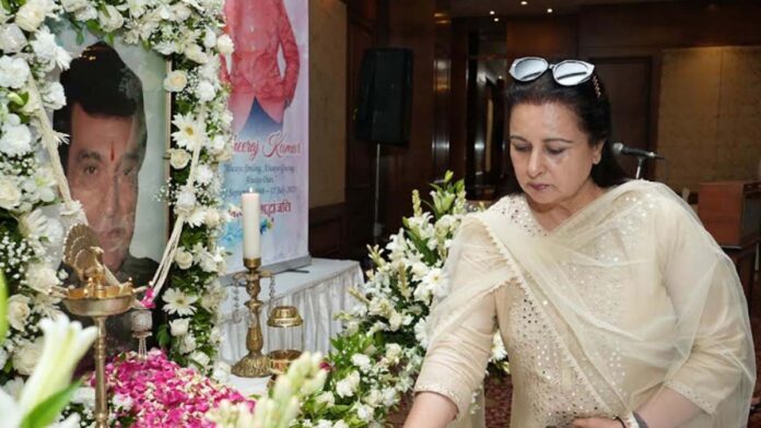 Celebrities from the film industry gathered to pay tribute to Dheeraj Kumar