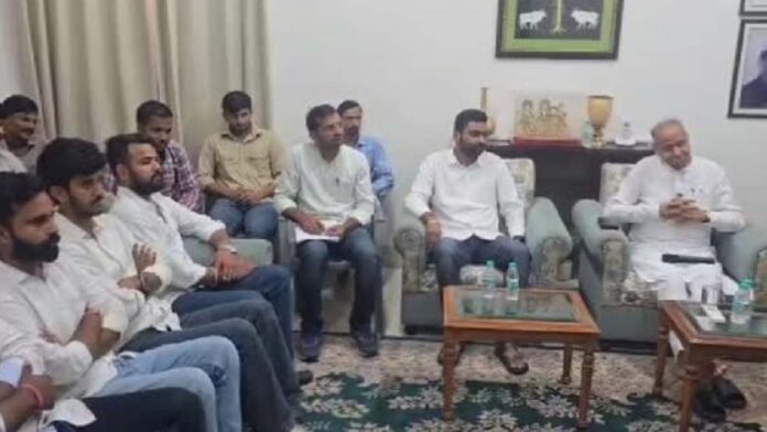 Student leaders met Ashok Gehlot to demand restoration of student union elections in Rajasthan