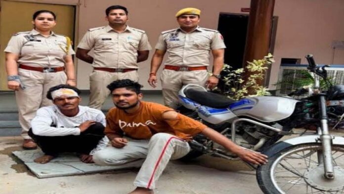 Police caught two vicious robbers: Bike and three looted mobiles recovered