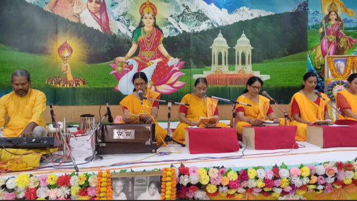 Guru Purnima festival of Gayatri Parivar started with Guru Geeta Paath