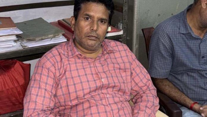 Tehsil office kanungo arrested taking bribe of five thousand rupees