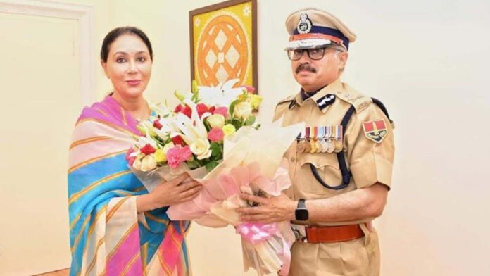 Newly appointed DGP Rajeev Kumar Sharma made a courtesy call on Deputy Chief Minister Diya Kumari