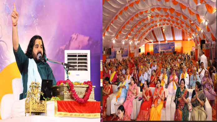 The pandal resonated with the chanting of Har Har Mahadev
